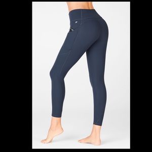 Fabletics Oasis 7/8 leggings w/ in Navy Size 2XL Perfect condition!!!
